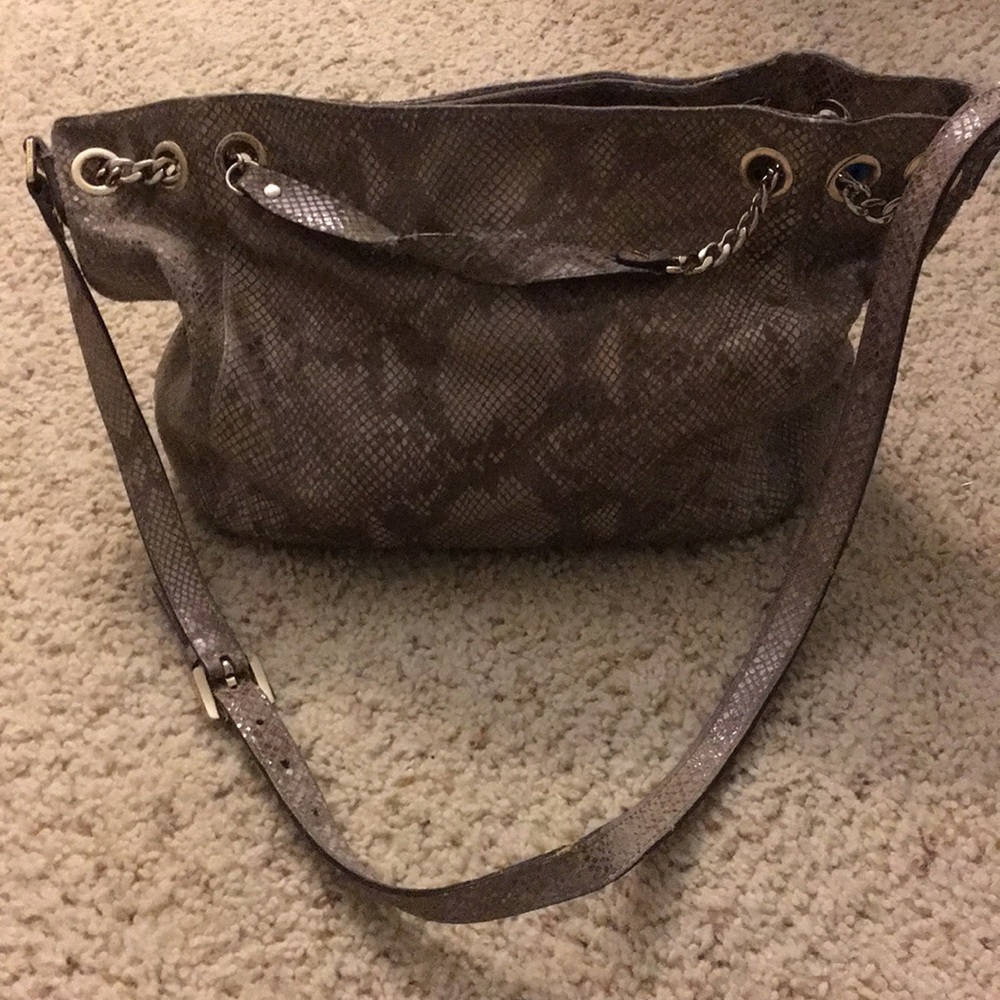 Perfect everyday Michael KOHRS snakeskin purse!